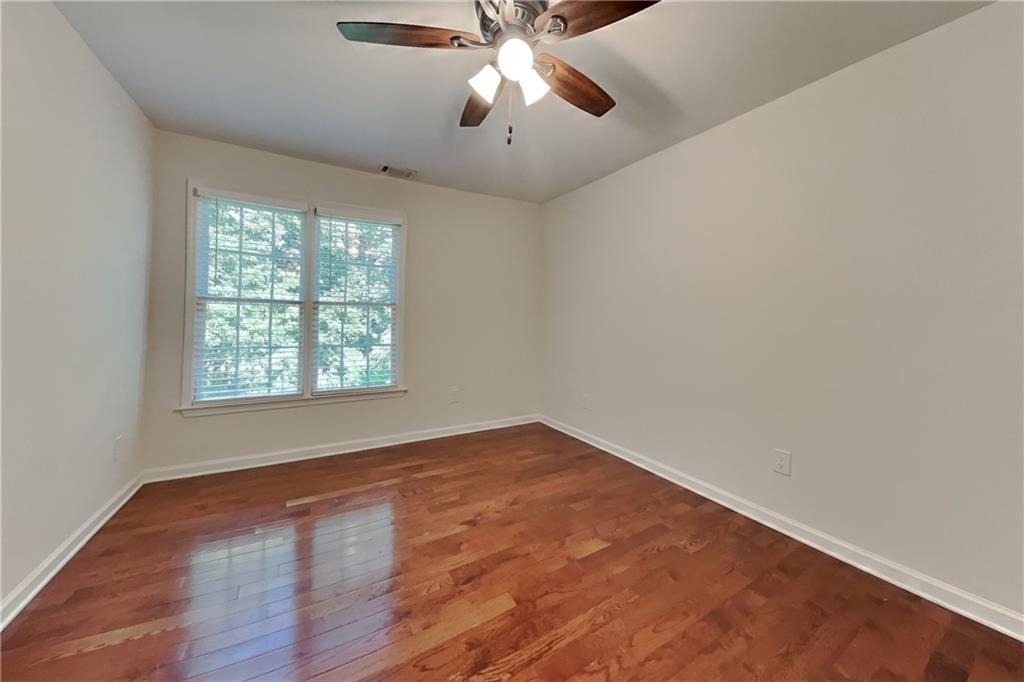1025 Russell Point - Photo 9