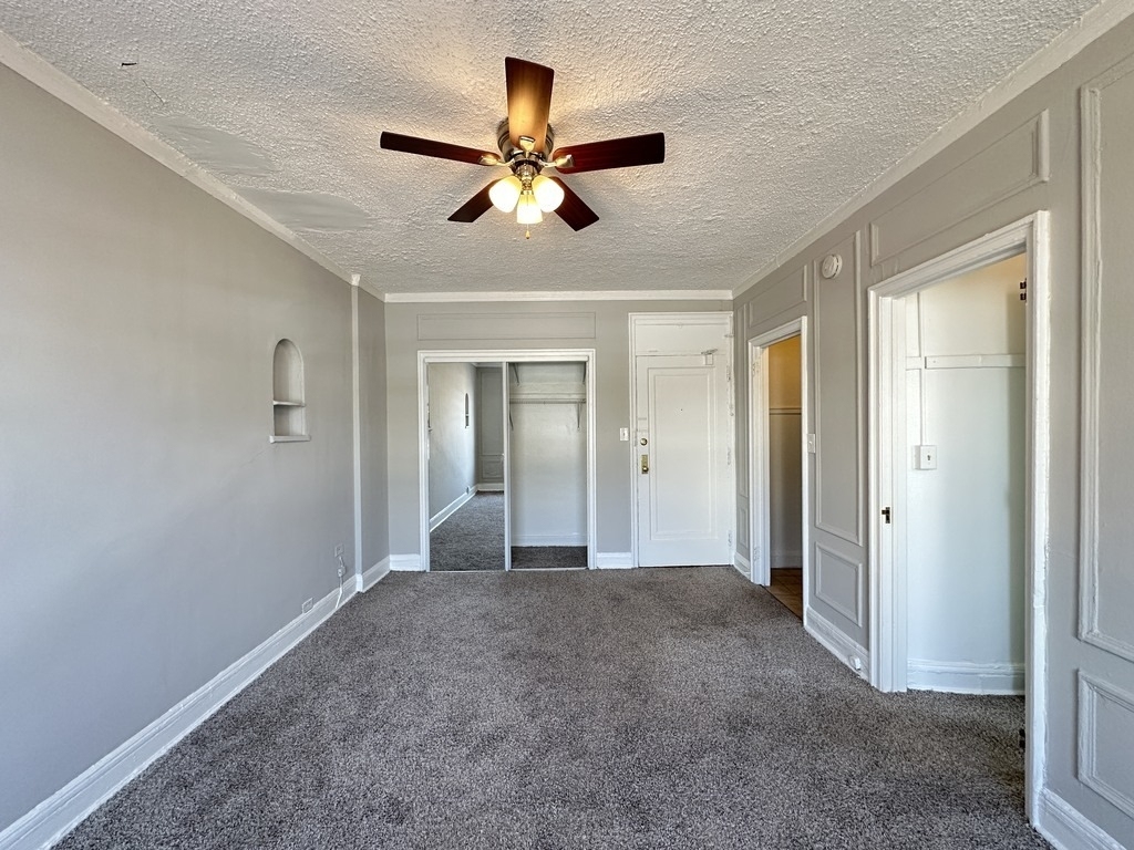 434 W Wellington Avenue - Photo 10
