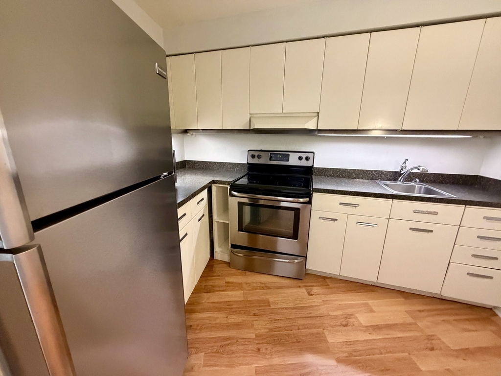 300 N State Street - Photo 7
