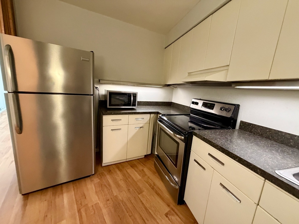 300 N State Street - Photo 8