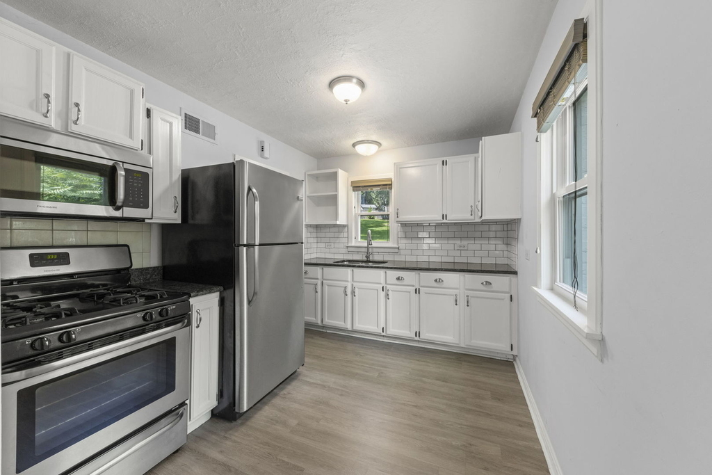 1335 College Avenue - Photo 7