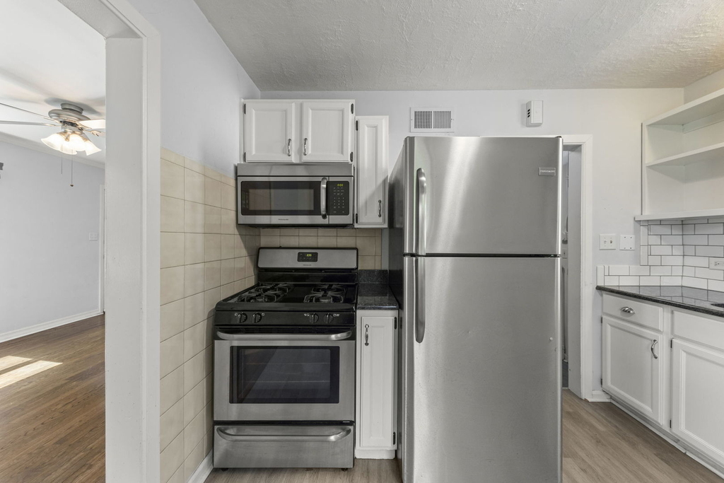 1335 College Avenue - Photo 10
