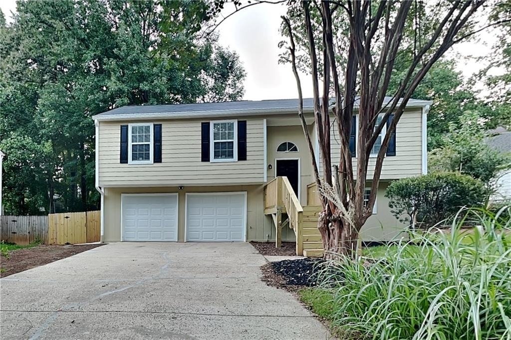 1818 Crescent Hill Drive Nw - Photo 0