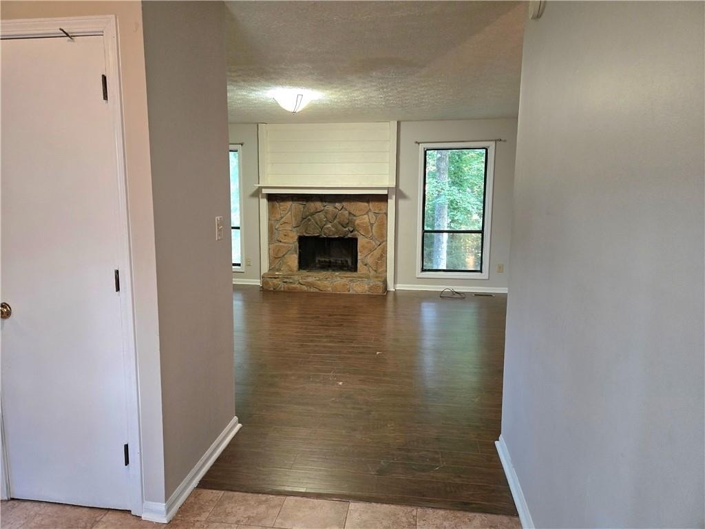2982 Hillwood Drive - Photo 2