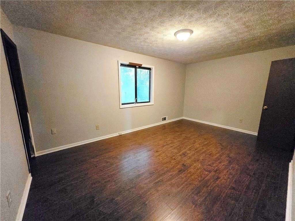 2982 Hillwood Drive - Photo 11
