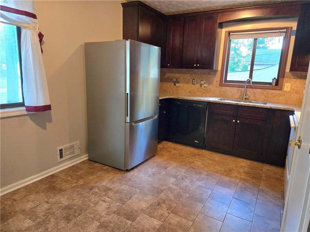 2982 Hillwood Drive - Photo 4