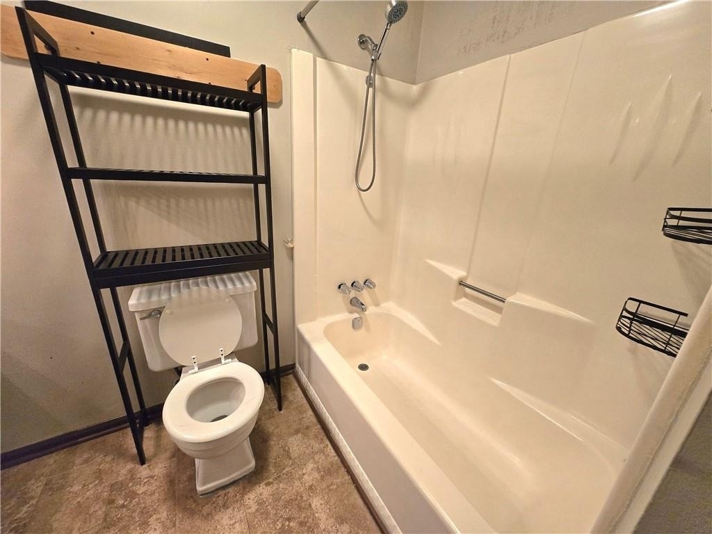 2982 Hillwood Drive - Photo 9