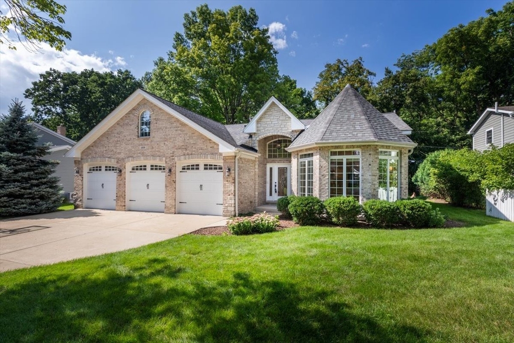 1009 Douglas Avenue - Photo 1
