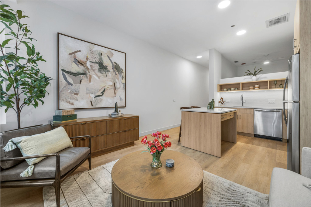 111 W Illinois Street - Photo 1