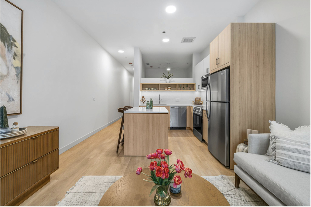 111 W Illinois Street - Photo 5