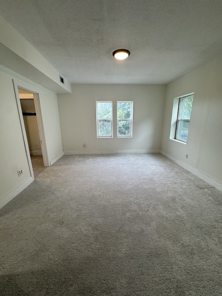 717 22nd Street - Photo 8