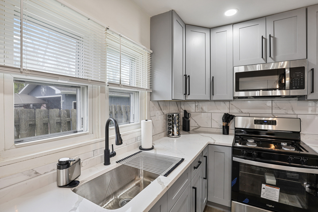 366 N Hemlock Avenue - Photo 7