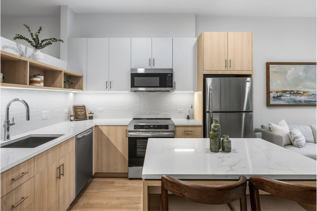 111 W Illinois Street - Photo 4