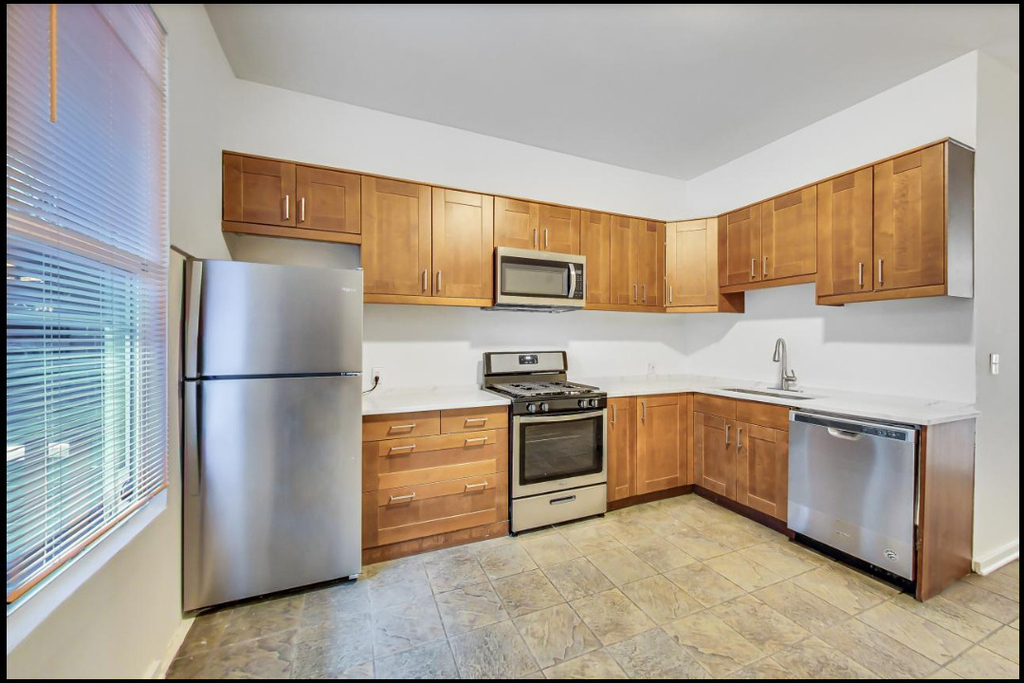 2643 N Mildred Avenue - Photo 2