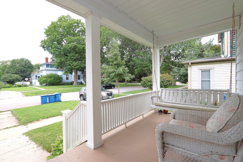 413 W Jackson Street - Photo 1