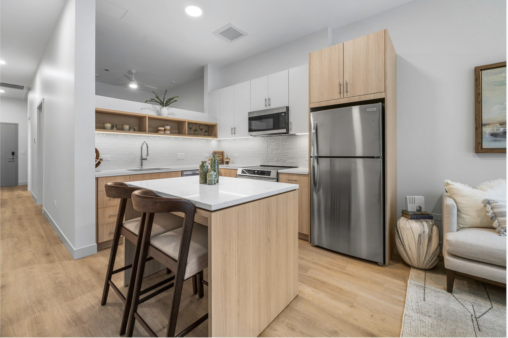 111 W Illinois Street - Photo 4