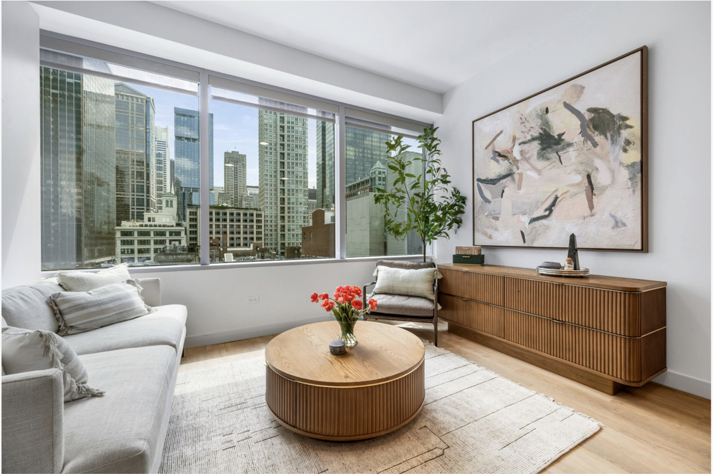 111 W Illinois Street - Photo 3