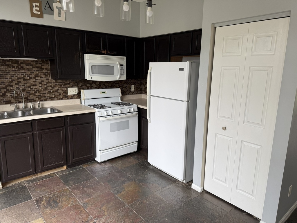 384 Reston Circle - Photo 5