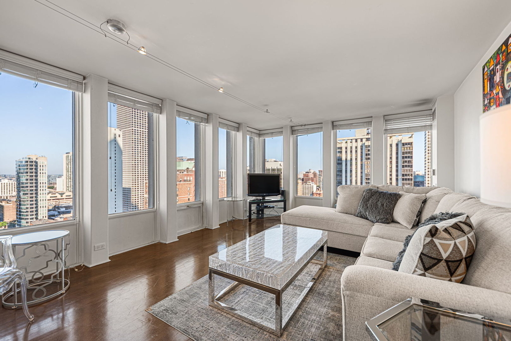 100 E Walton Street - Photo 1