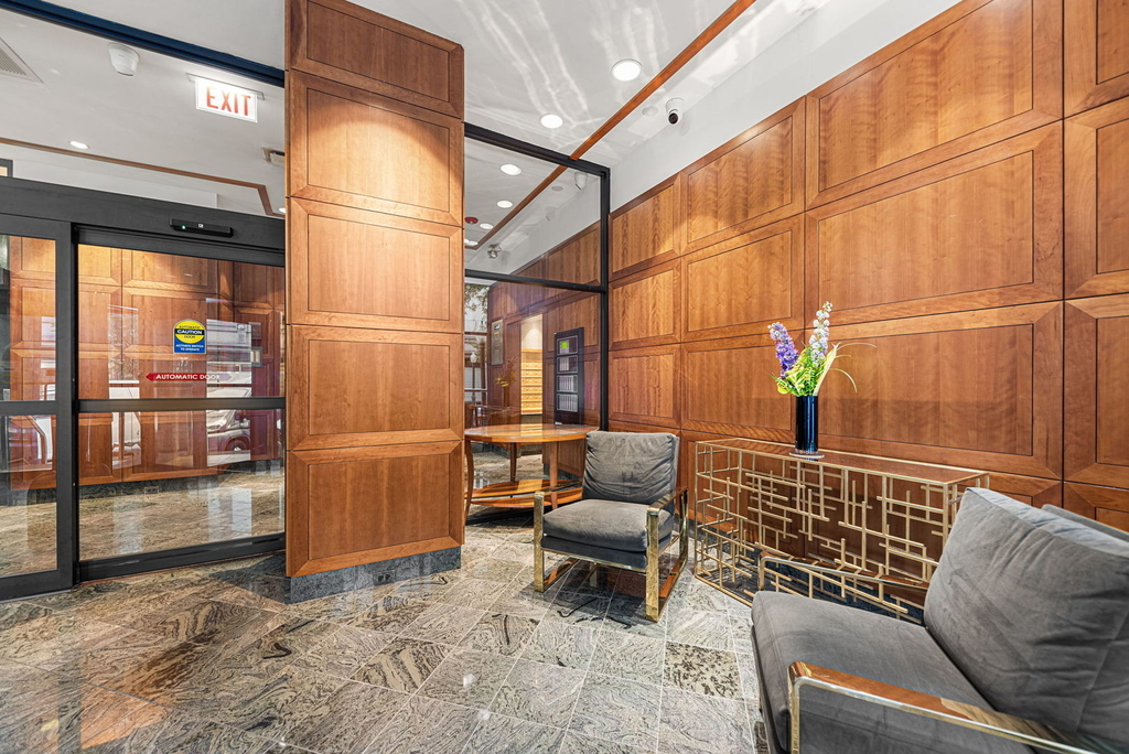 100 E Walton Street - Photo 11