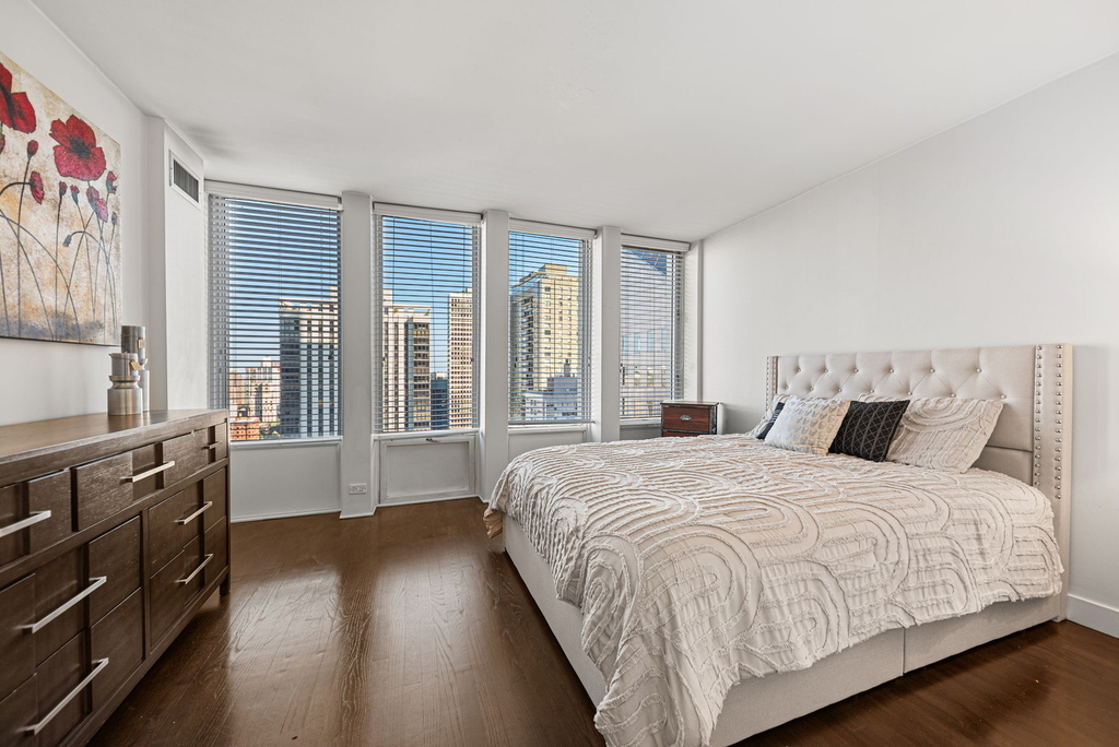 100 E Walton Street - Photo 5