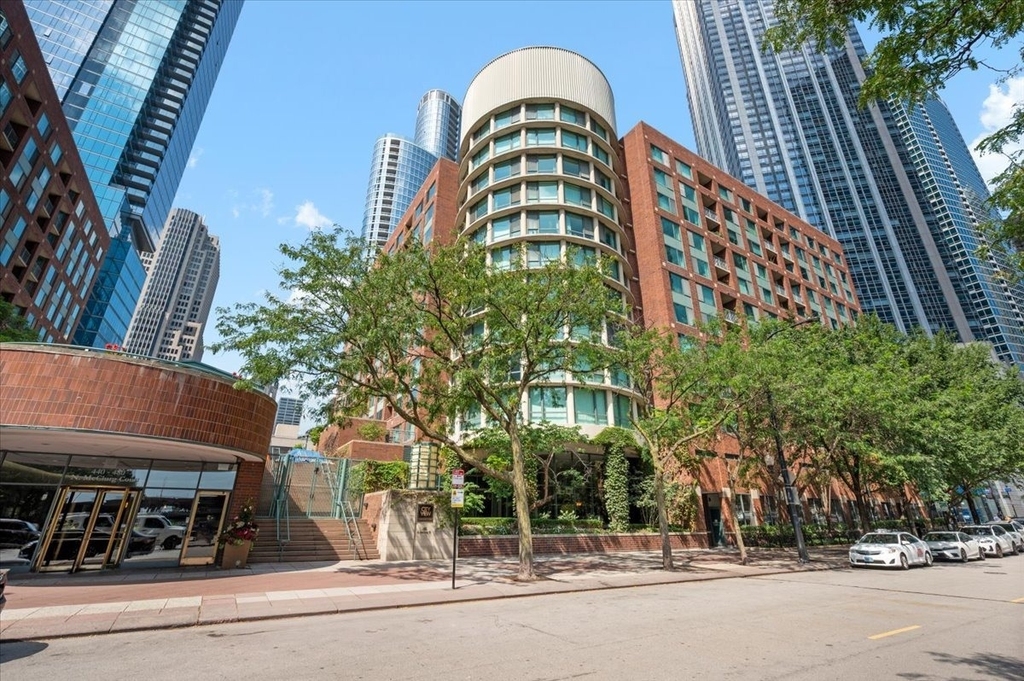 480 N Mcclurg Court - Photo 0