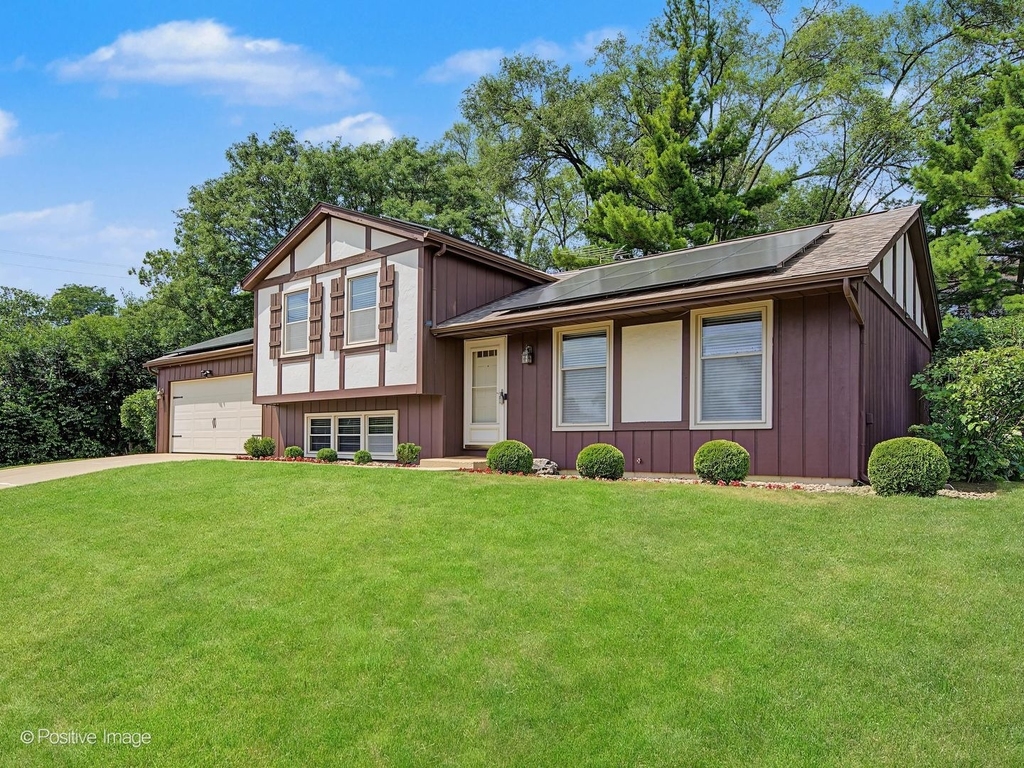 800 Marston Avenue Ne - Photo 1