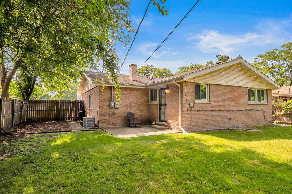 14433 Springfield Avenue - Photo 13