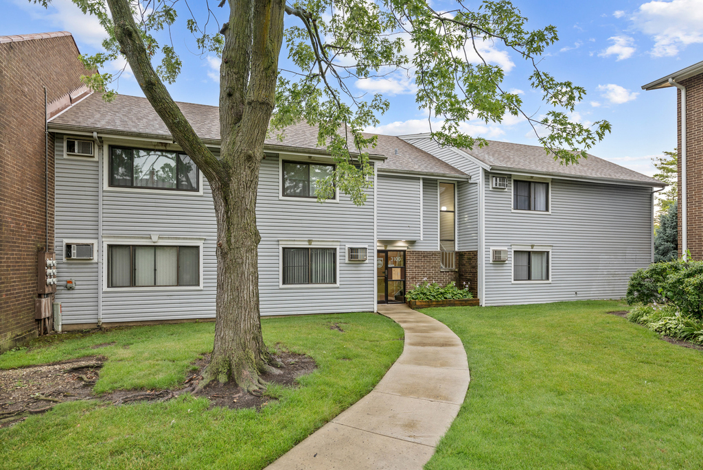 3100 Bayside Drive - Photo 0