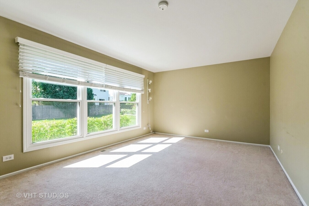 920 Chaucer Way - Photo 10