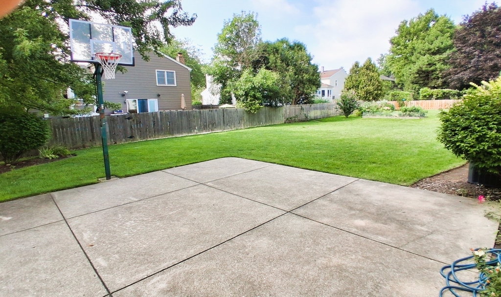 920 Chaucer Way - Photo 3