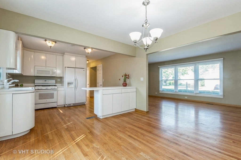 920 Chaucer Way - Photo 4