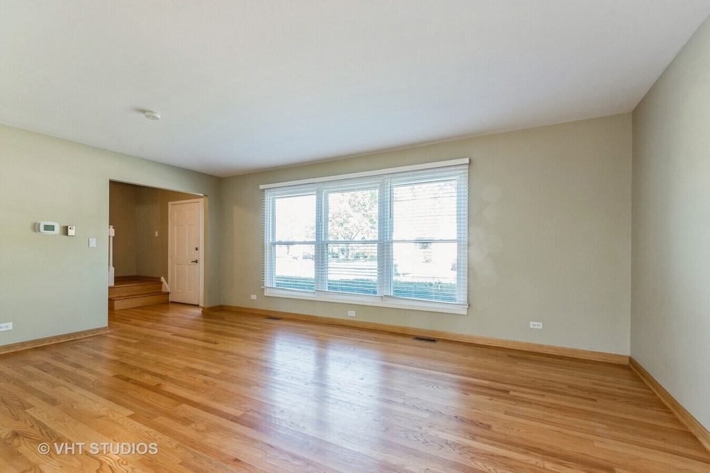 920 Chaucer Way - Photo 8