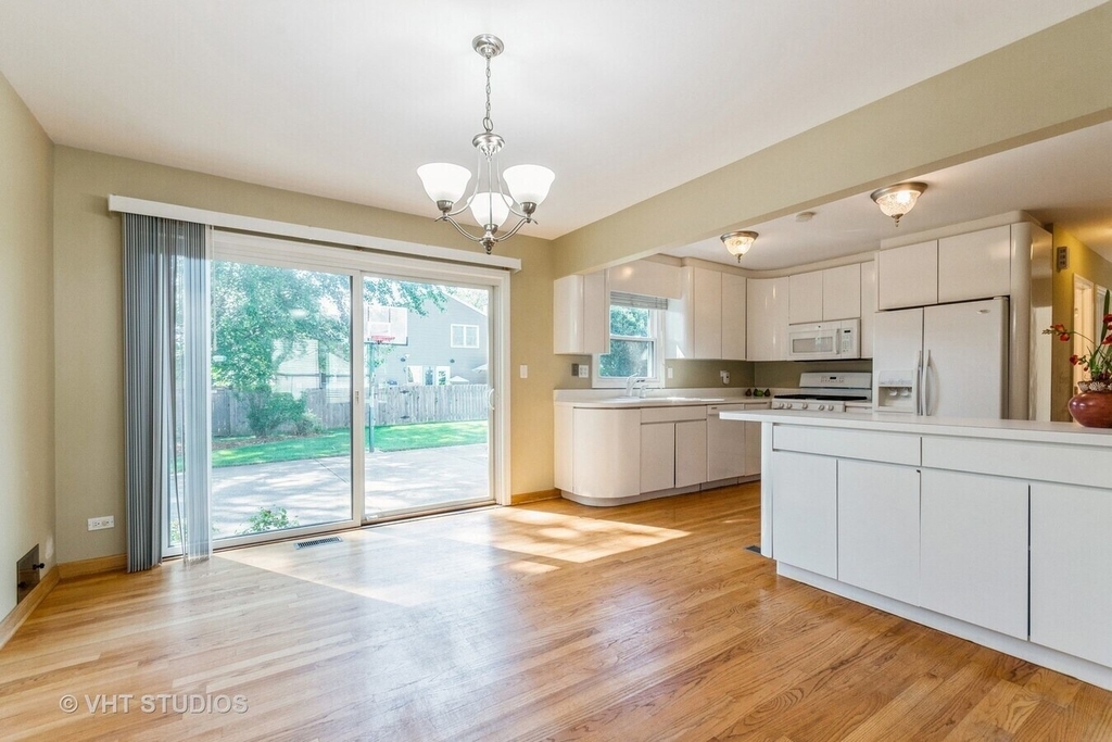 920 Chaucer Way - Photo 5