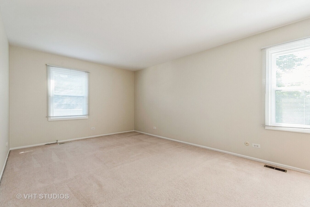 920 Chaucer Way - Photo 11