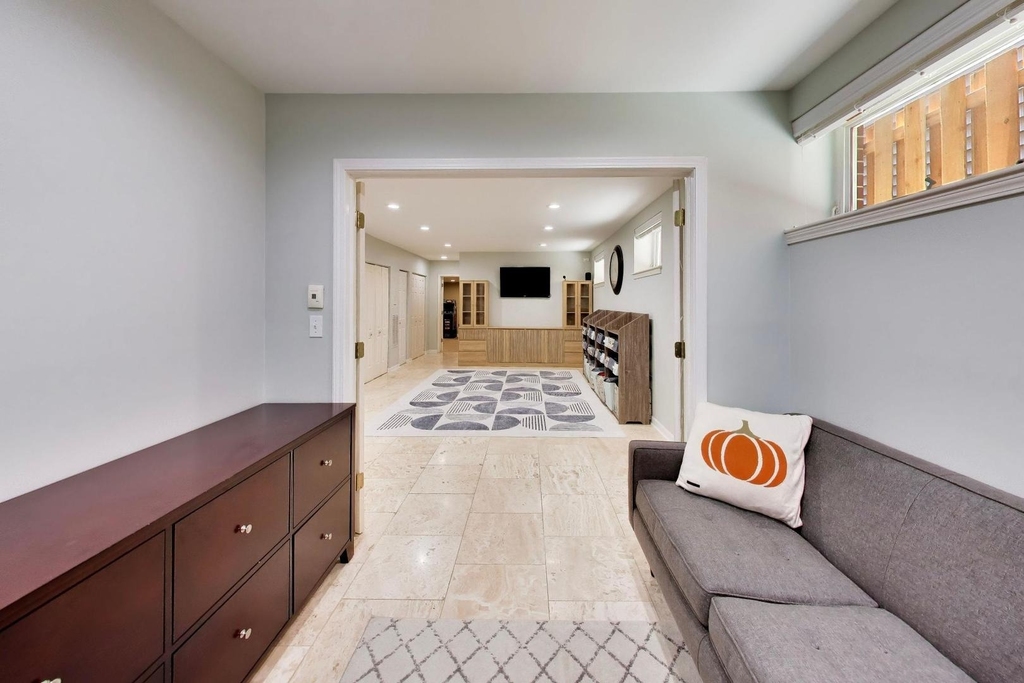 329 W Goethe Street - Photo 39
