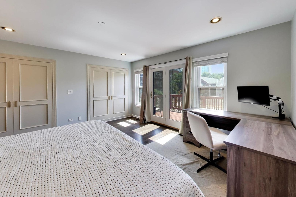 329 W Goethe Street - Photo 18
