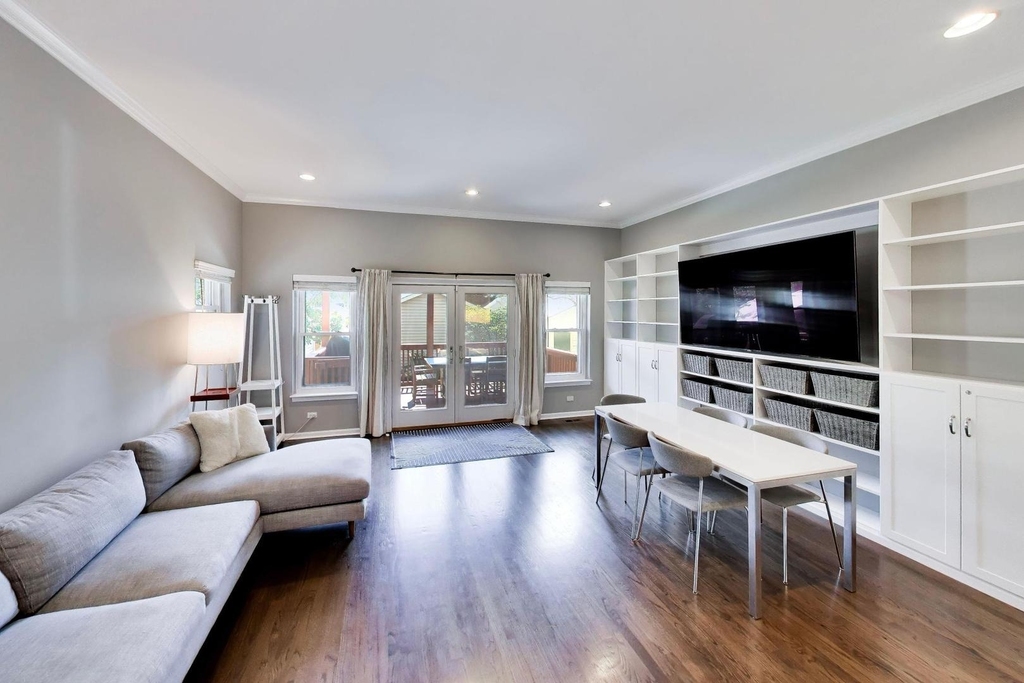 329 W Goethe Street - Photo 12
