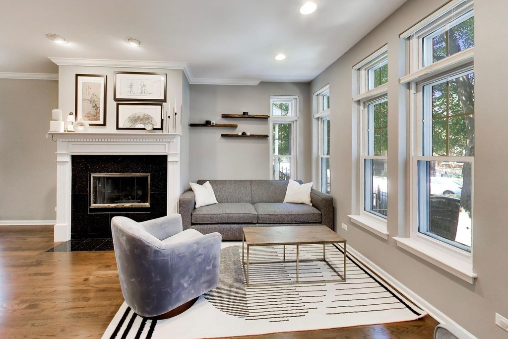 329 W Goethe Street - Photo 2