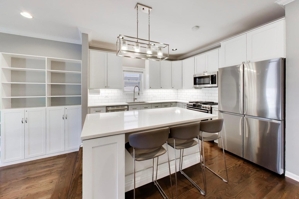 329 W Goethe Street - Photo 8