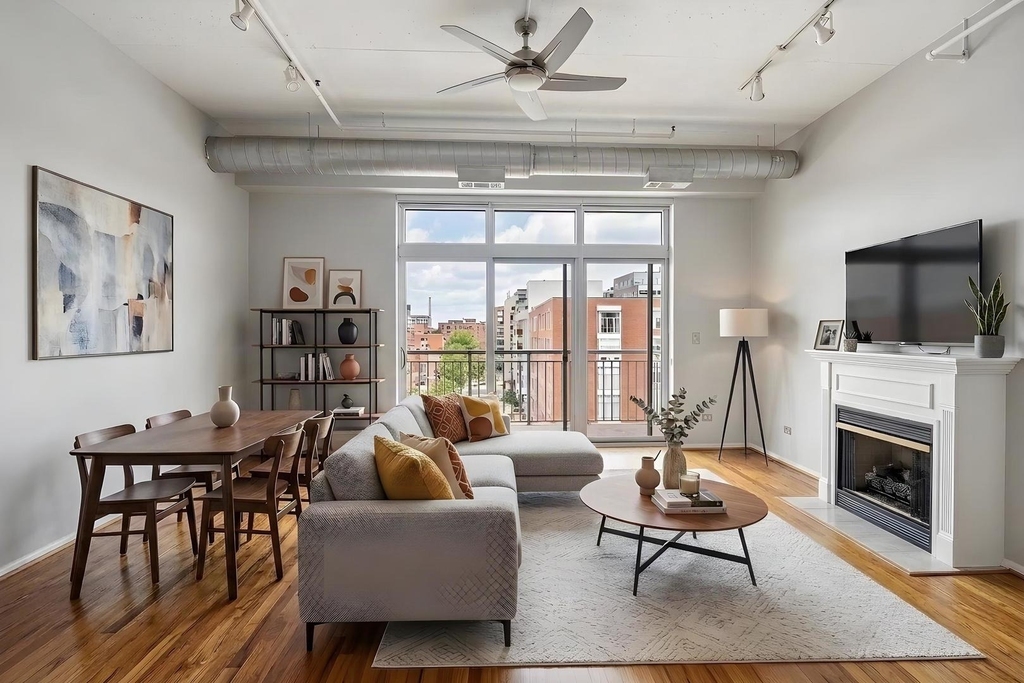 950 W Monroe Street - Photo 1
