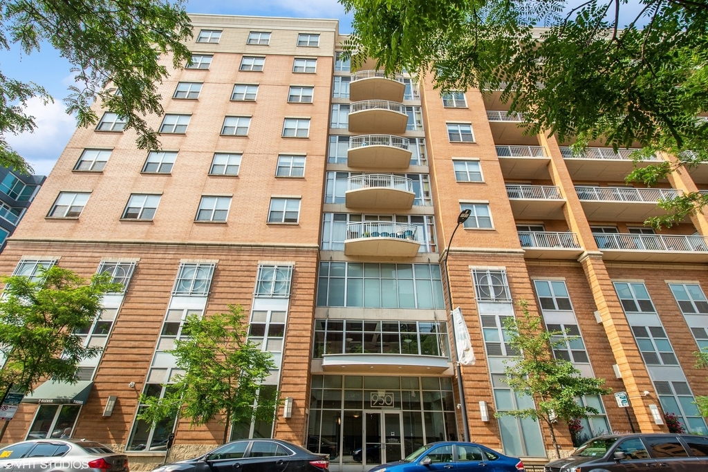 950 W Monroe Street - Photo 0