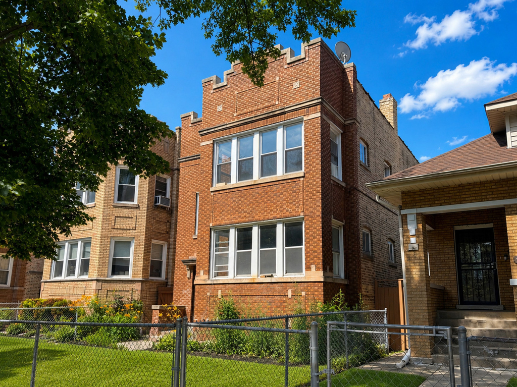 5536 N Spaulding Avenue - Photo 0