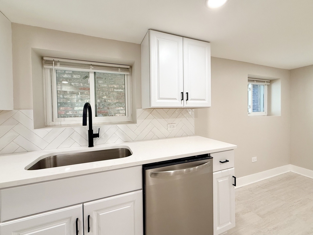 5536 N Spaulding Avenue - Photo 6