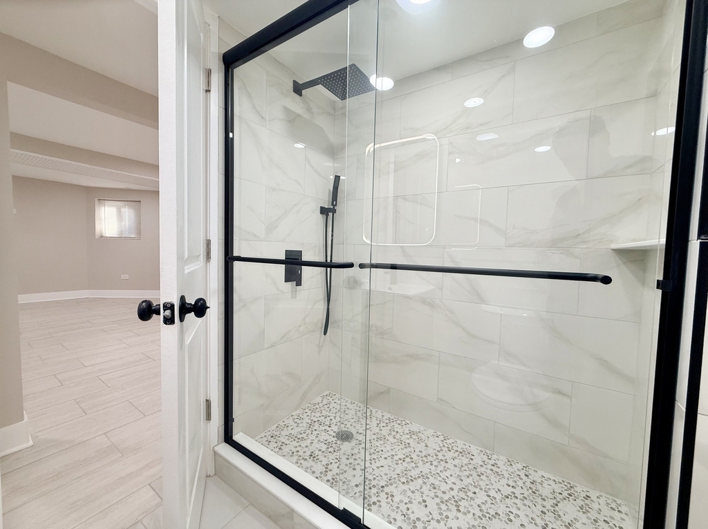 5536 N Spaulding Avenue - Photo 1