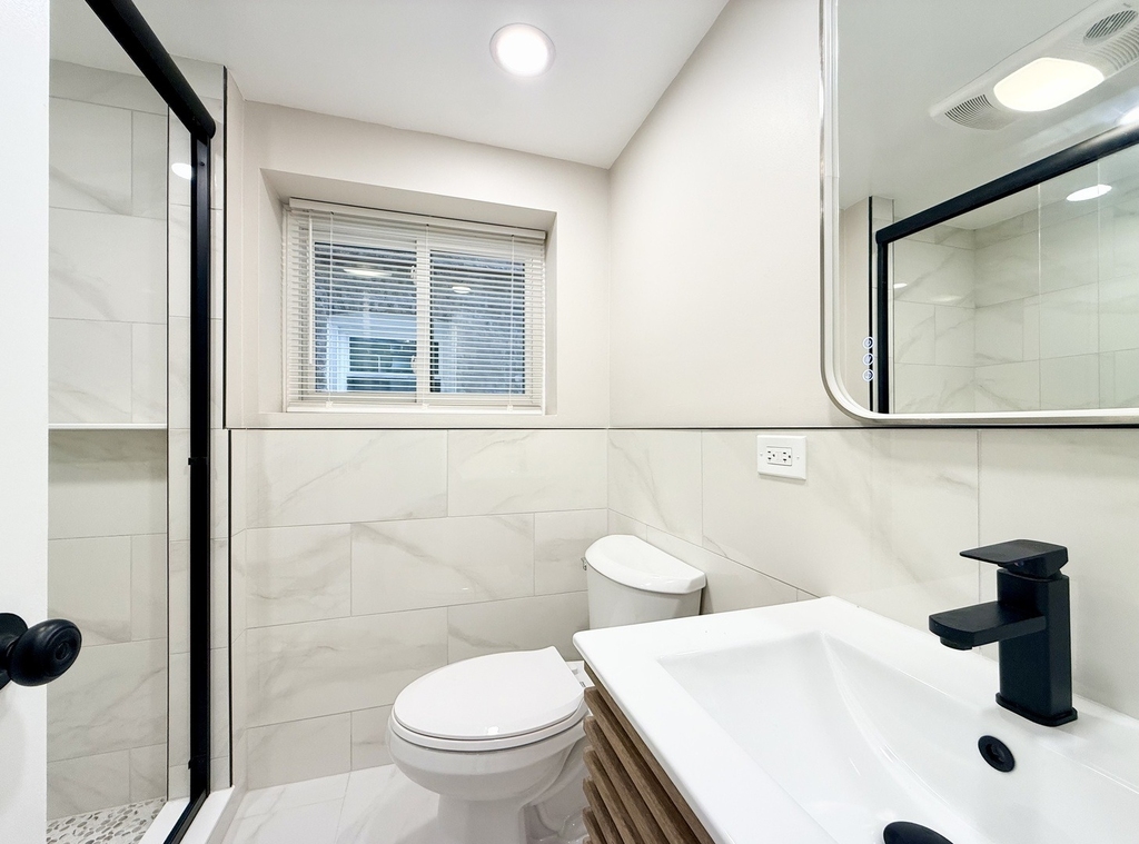 5536 N Spaulding Avenue - Photo 8