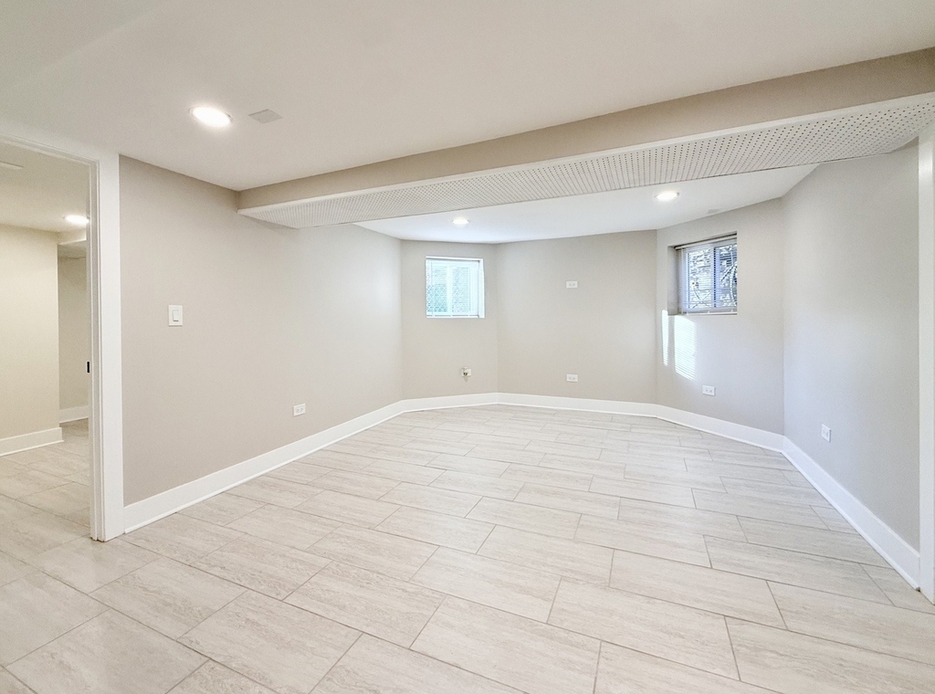 5536 N Spaulding Avenue - Photo 7