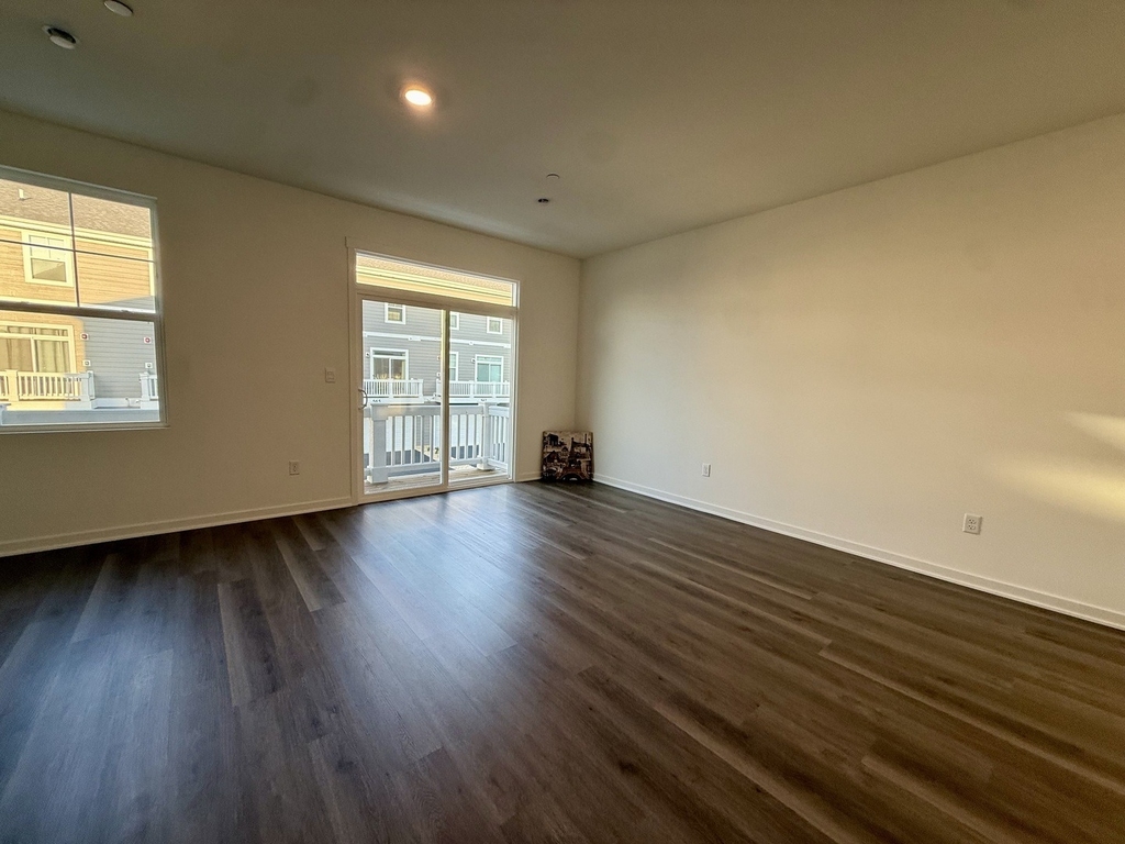553 Yosemite Way - Photo 5