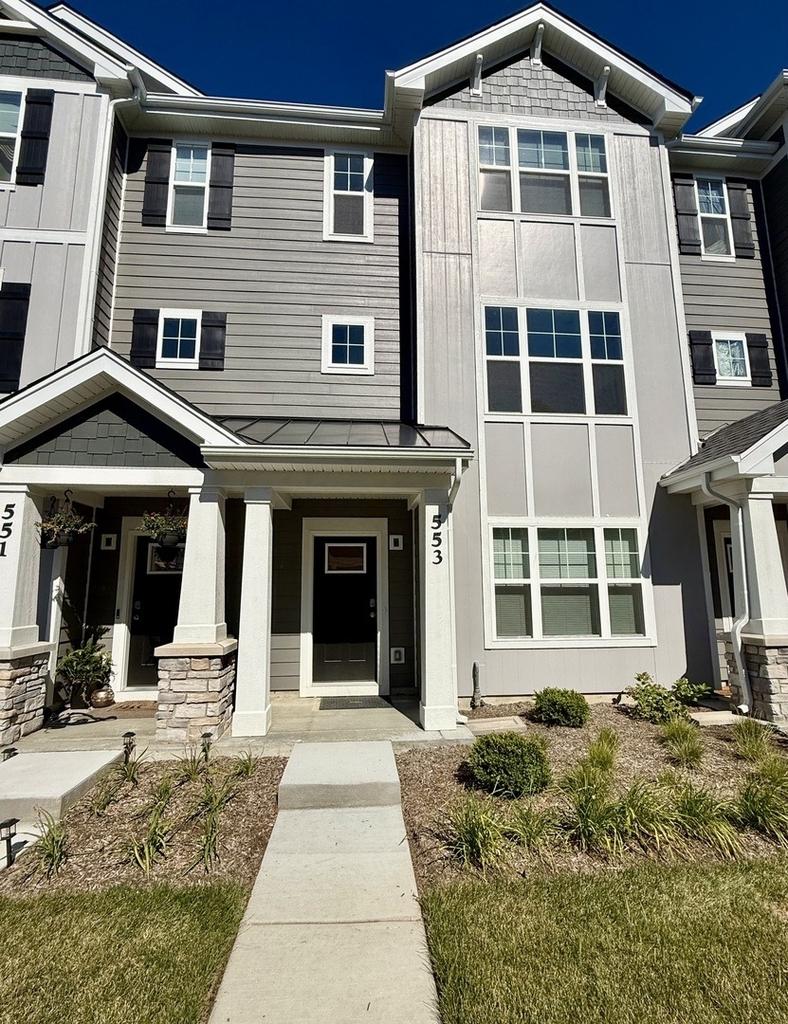 553 Yosemite Way - Photo 0