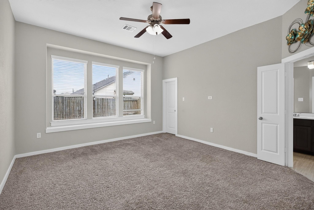 6915 Rosemont Court - Photo 23